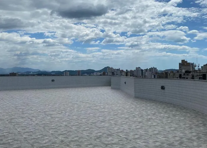 Nosso Cantinho A 700M Do Mar, Com Wi-Fi E Estacionamento Coberto